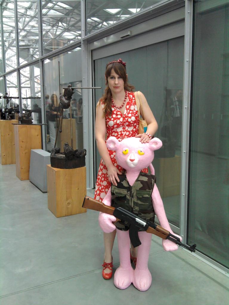autoportrait-maroussia-chanut-avec-sculpture-comme-le-mien-exposition-cite-du-design-saint-etienne.jpg