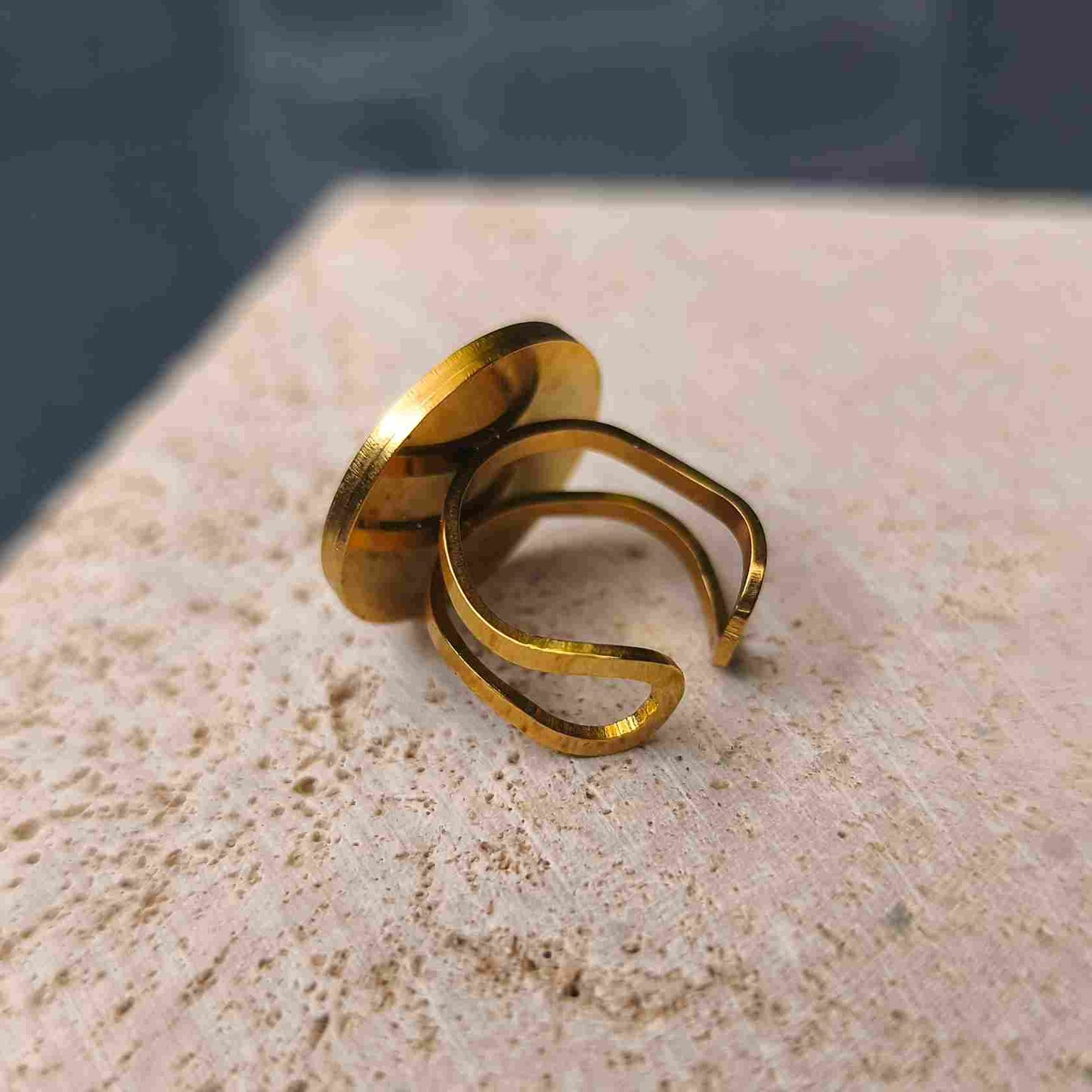 Bijou artisanale inox 316 plaqué or 24K motif doré abstrait