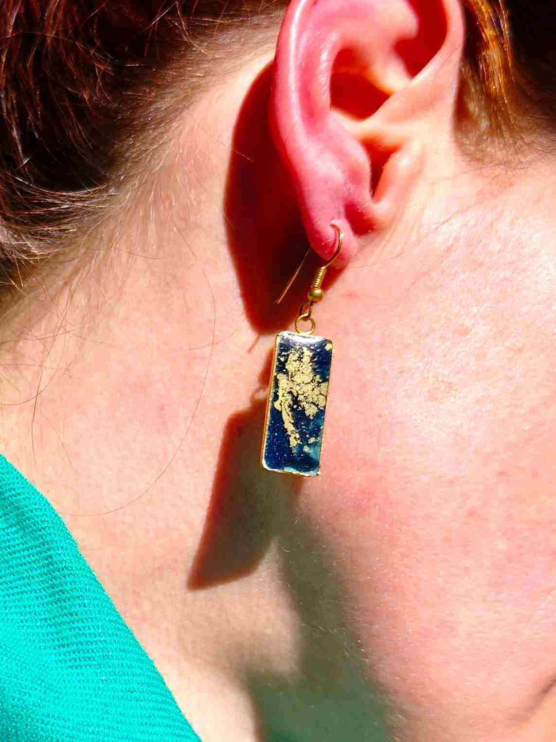 Boucles d'Oreilles Étang d'Or| Vert Emeraude, Bleu Nuit et Or