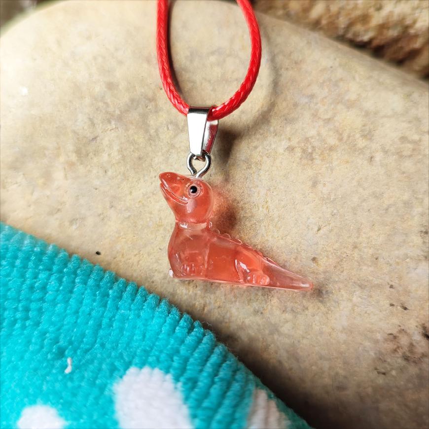 Collier dinosaure rouge fluorescents dans le noir, 6 modèles différents