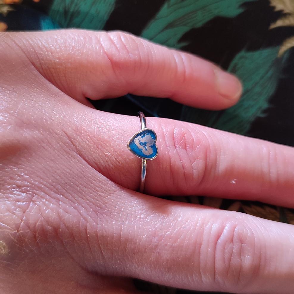 détail bague main