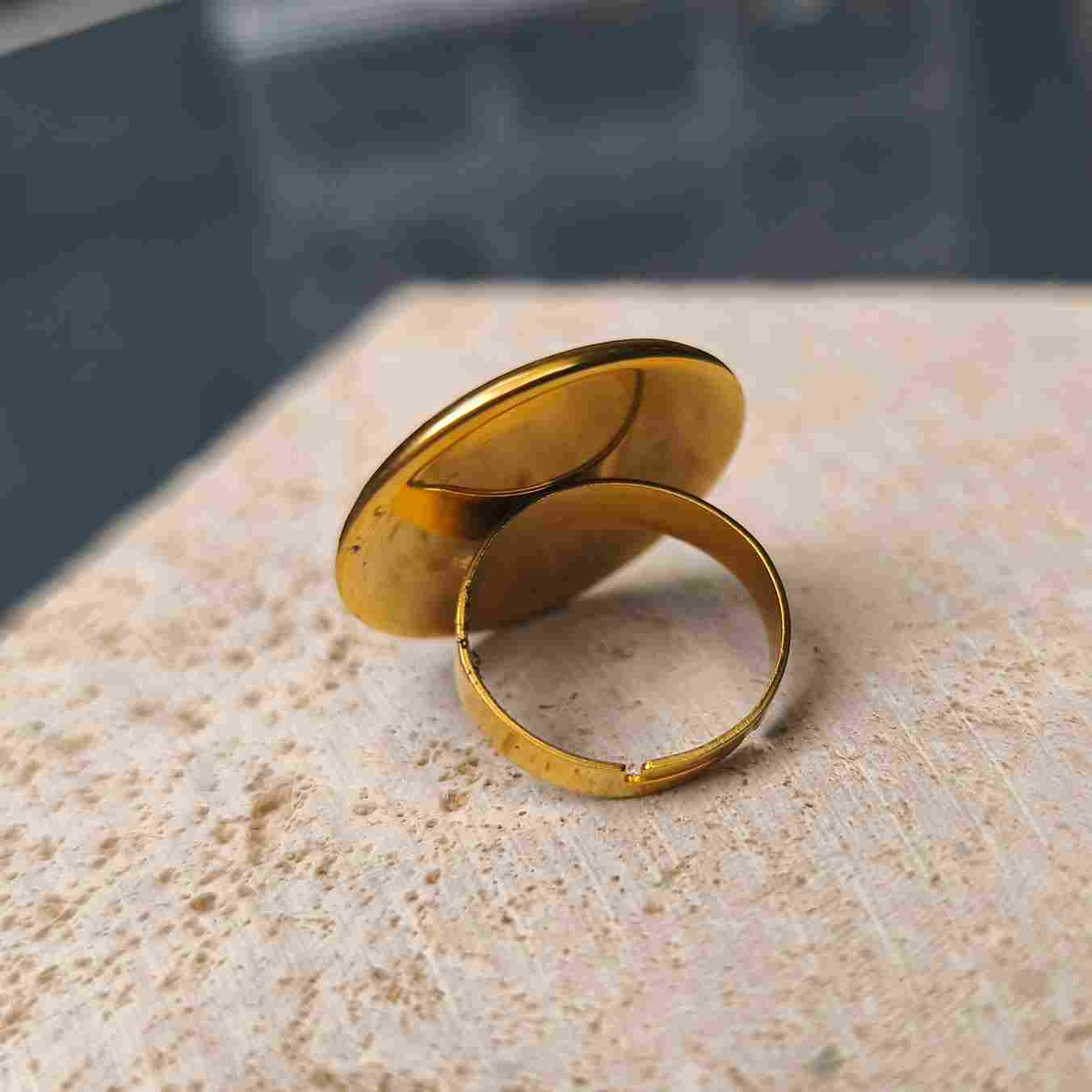 Bague femme ronde 25 mm décor soleil vert et or