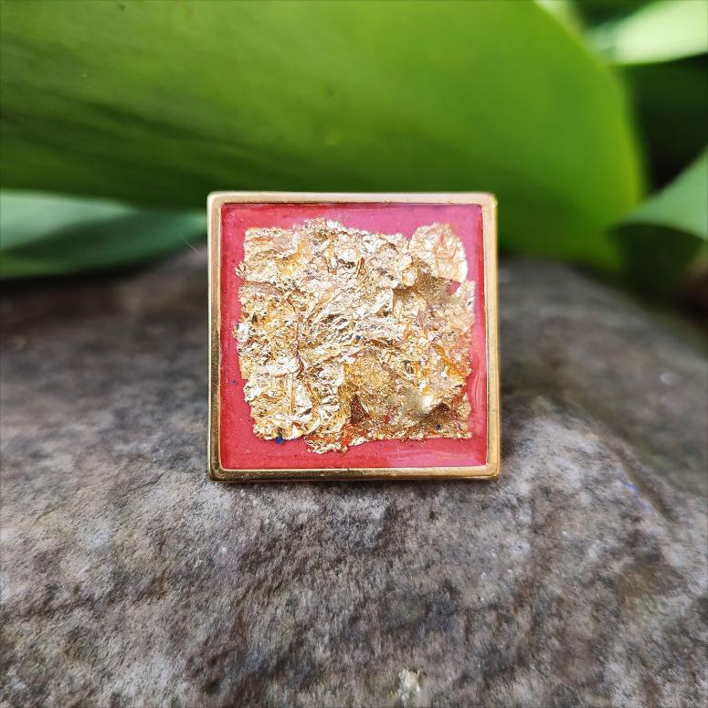 Grande Bague Femme Art Déco | Rouge Corail Feuille d'Or |vue de face