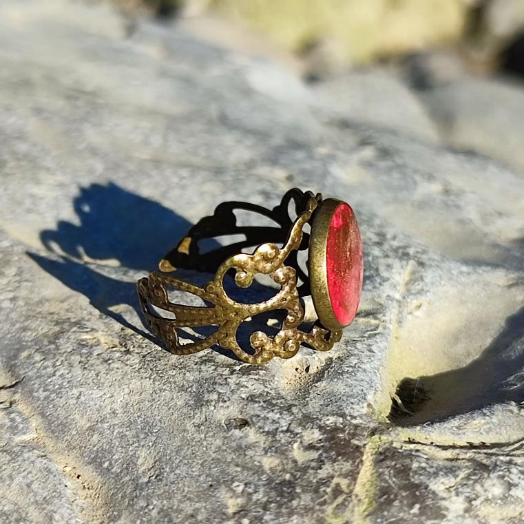 Bague Art Nouveau Rouge Unique Laiton vue de côté
