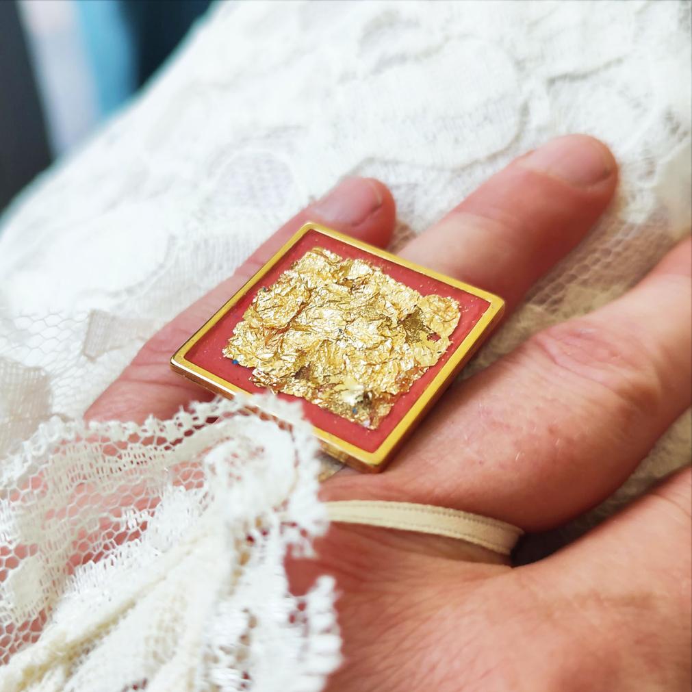 photo-bague-feuille-d-or-rouge.jpg