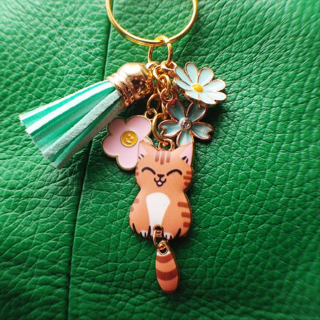 Porte-Clé Original Chat Marron SourianT avec Fleur vue 2
