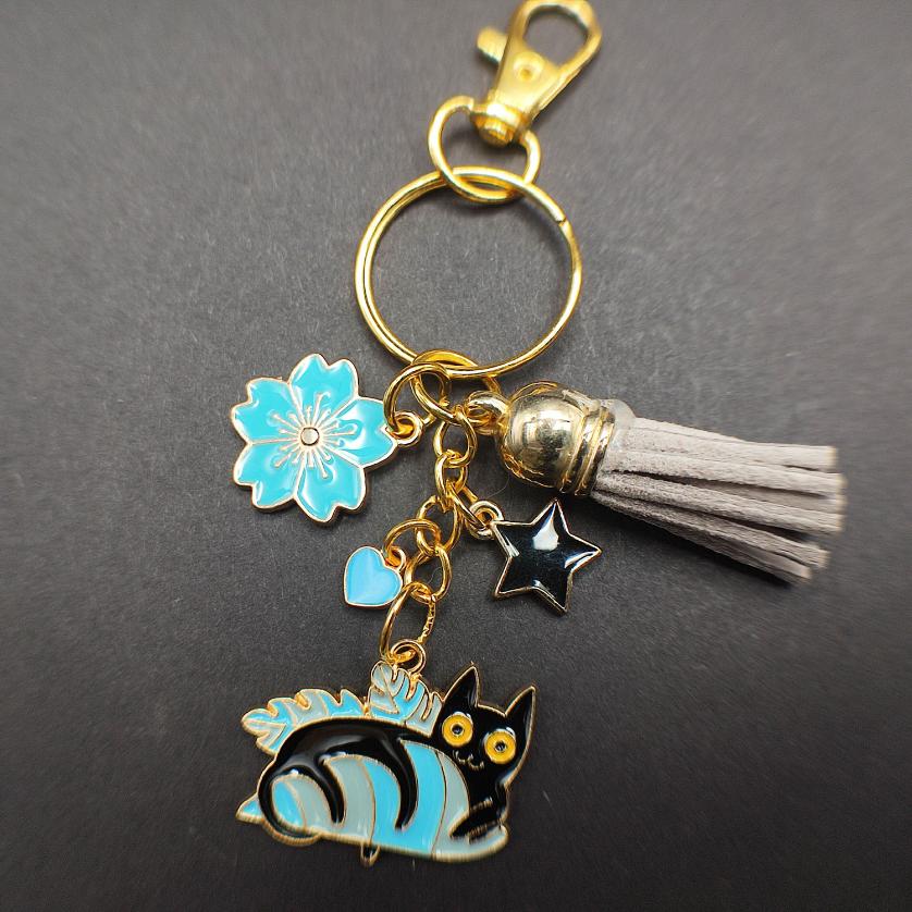 Porte-Clé "Chat Noir derrière Feuille et Fleur Sakura Bleue"