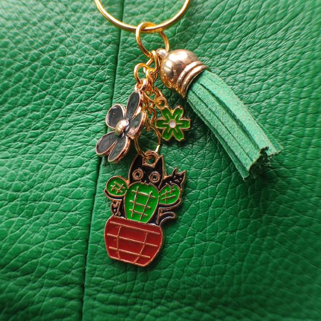 Porte-Clé Chat Noir Porte Bonheur | Accessoire Kawaii | Pot de Cactus