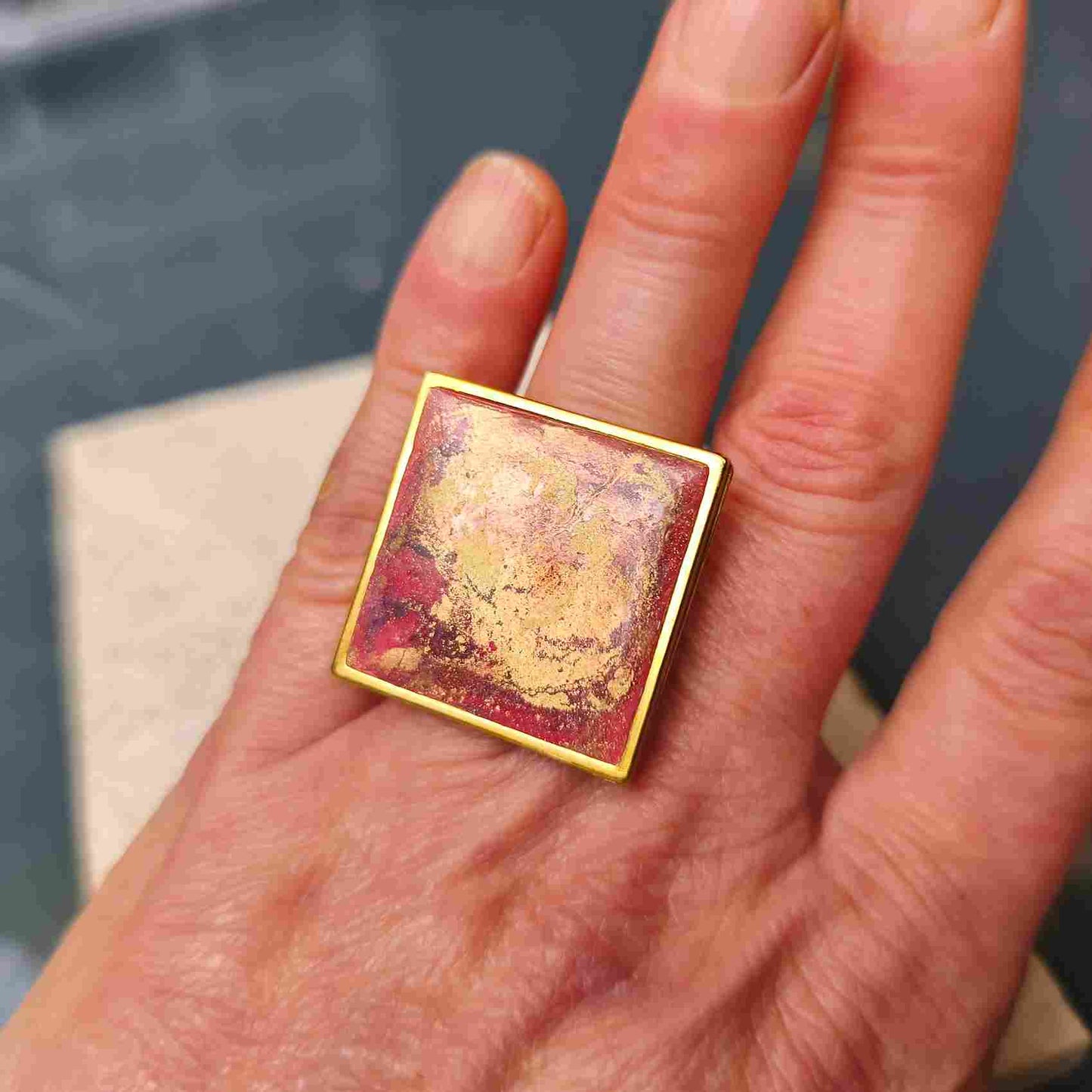 Bague femme rouge minéral inox 316 plaqué or 24K