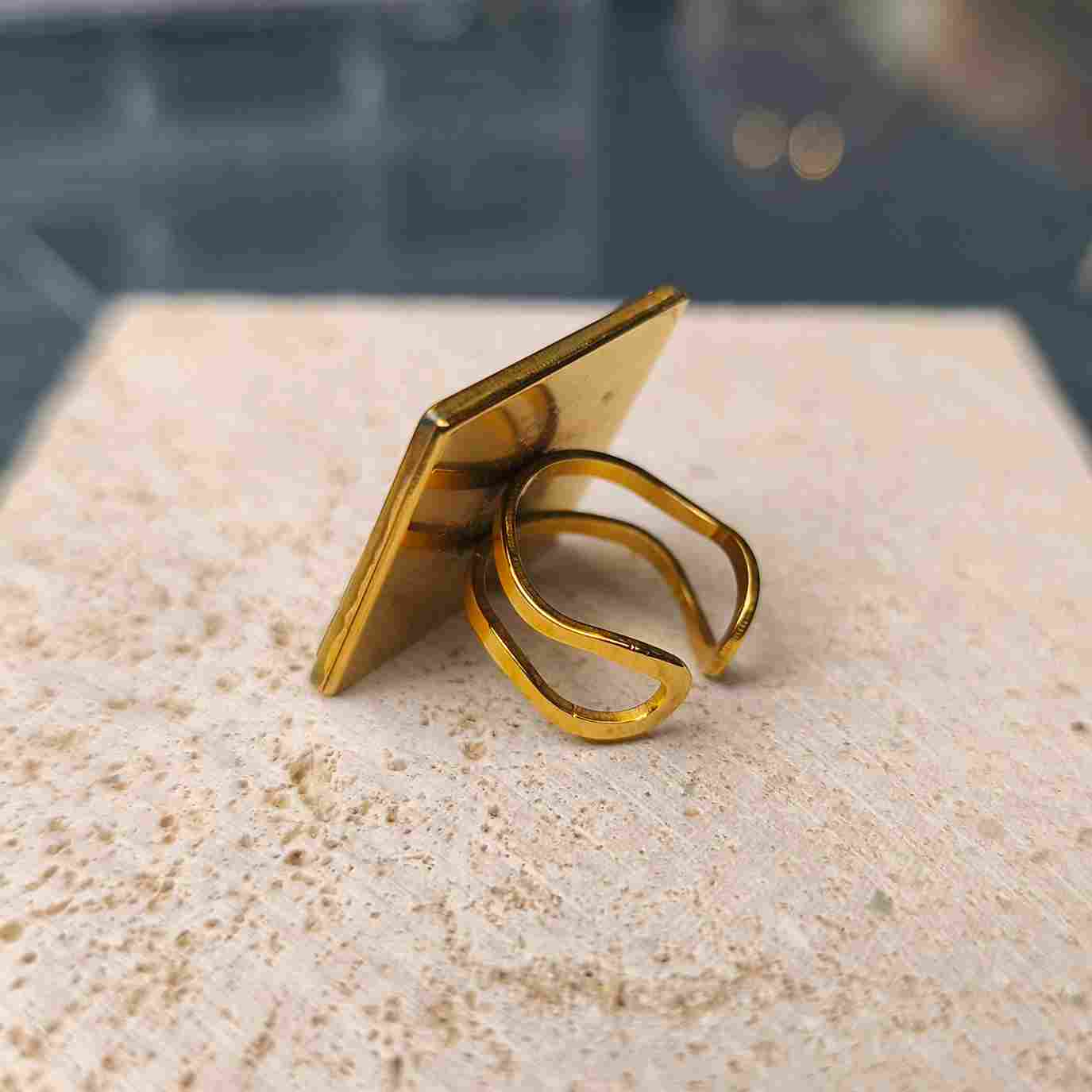 Création unique Made in France - bague rouge minéral