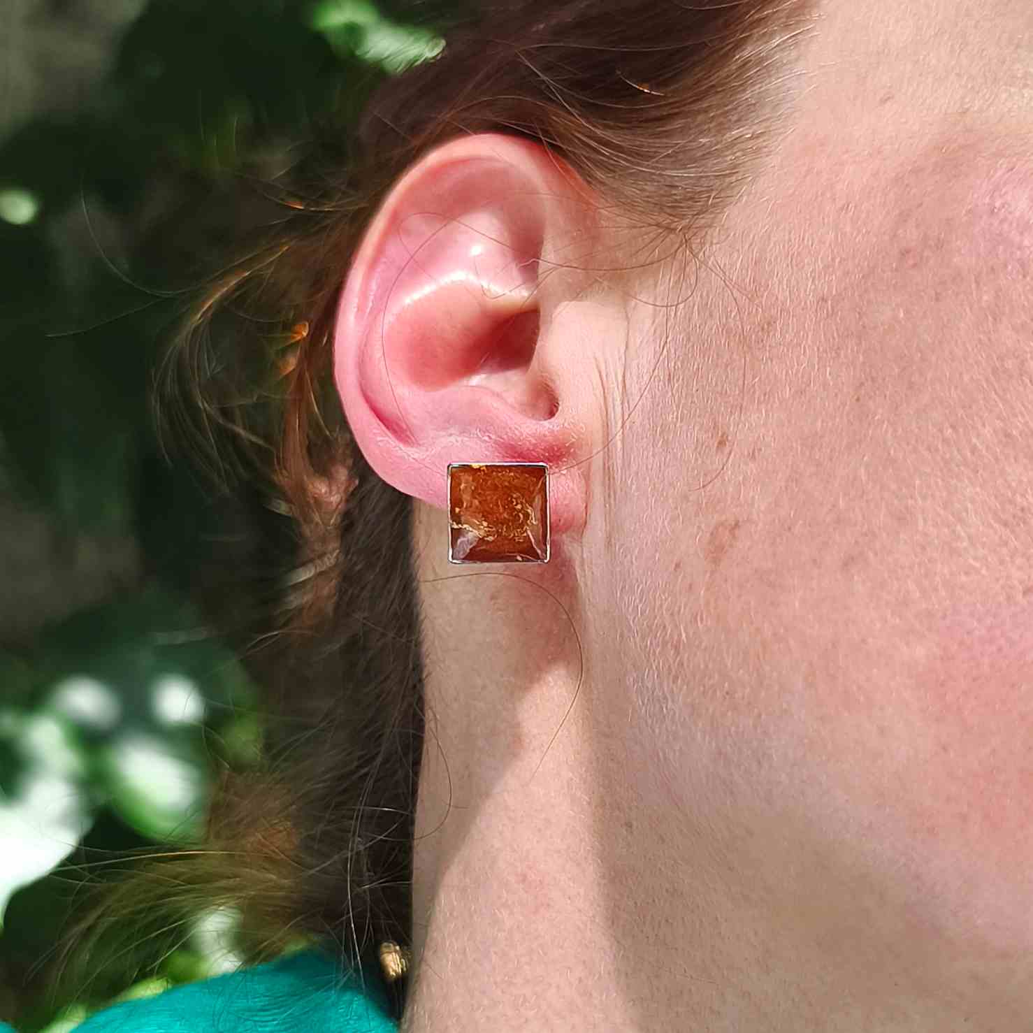 boucles rouge alchimique portées