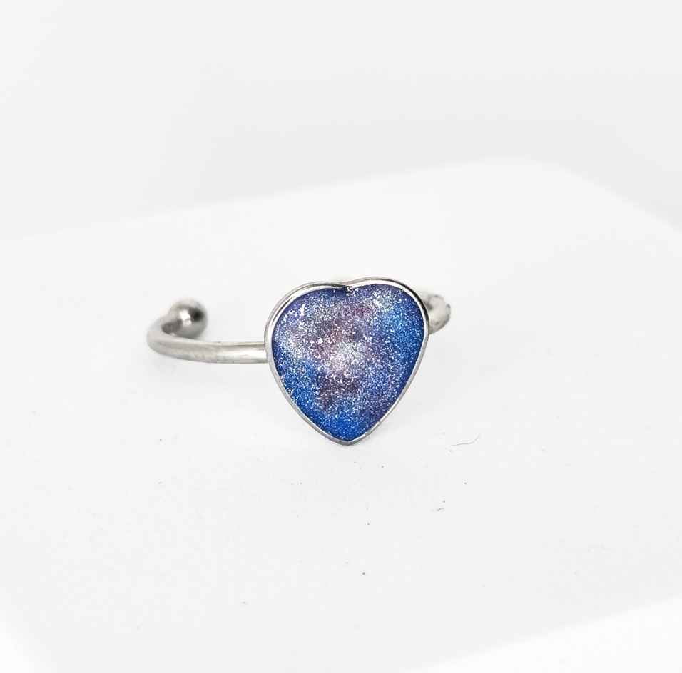 Bague Amour des Profondeurs cœur bleu reflets rouges et argent