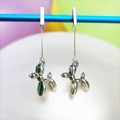 Boucles d'oreilles chien ballon argentées vue 2