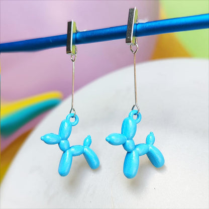Boucles d'oreilles chien ballon argentées bleu clair vue 2