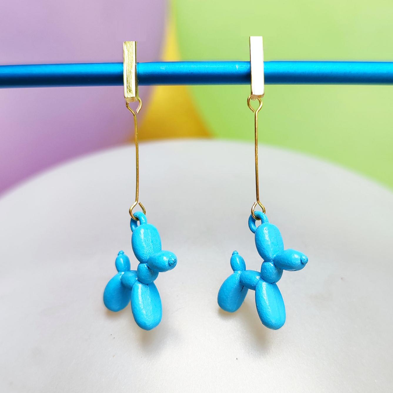 Boucles d'oreilles chien ballon dorées bleu clair vue 1