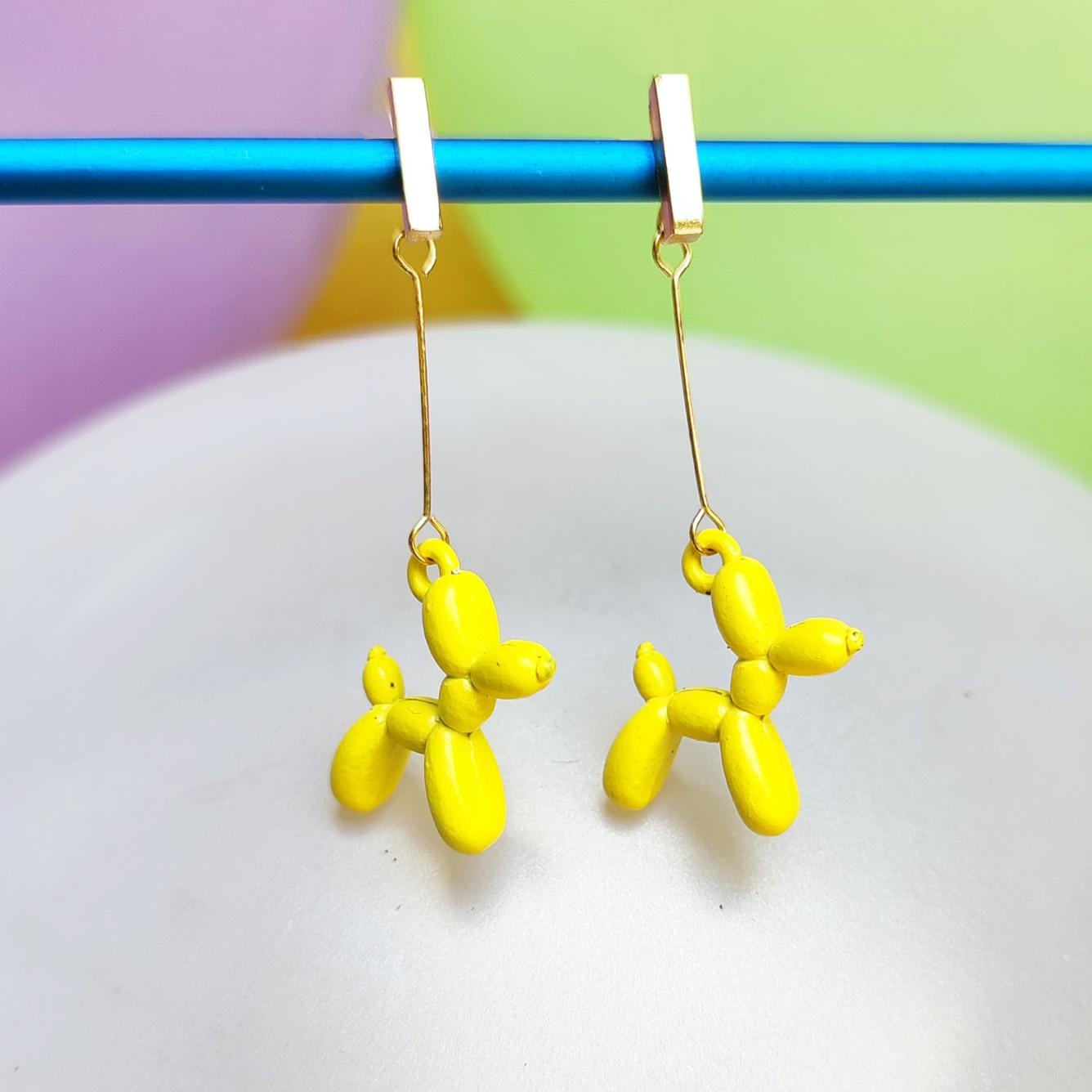Boucles d'oreilles chien ballon dorées jaune vue 2