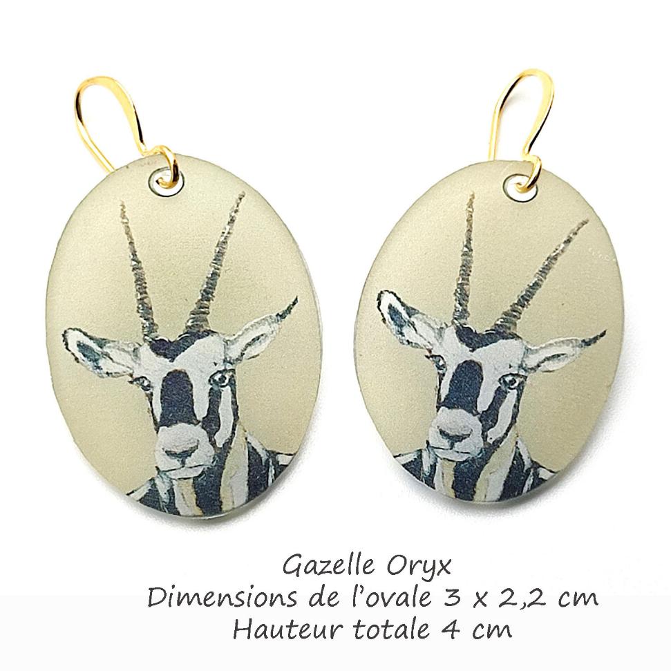 Boucles d'oreilles gazelle Oryx d'Arabie, fond beige, bijou d'artiste