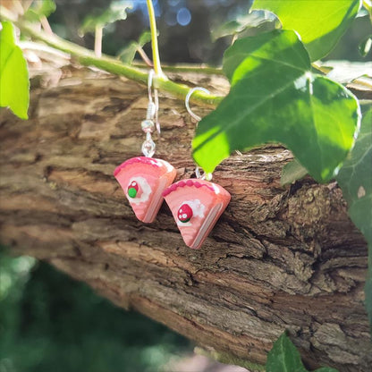 boucles d'oreilles part de gâteau fraise version 2 vue 2
