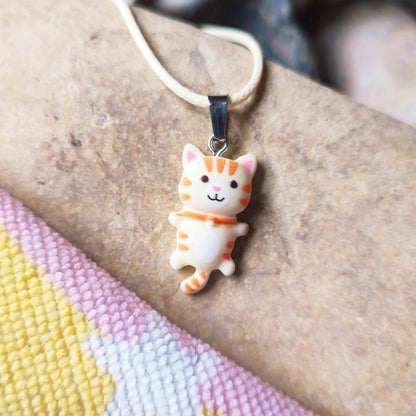 collier chat kawaii beige rayures orange