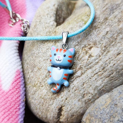 collier chat kawaii bleu de côté