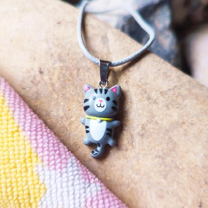 collier chat kawaii gris