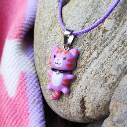 collier chat kawaii violet de côté