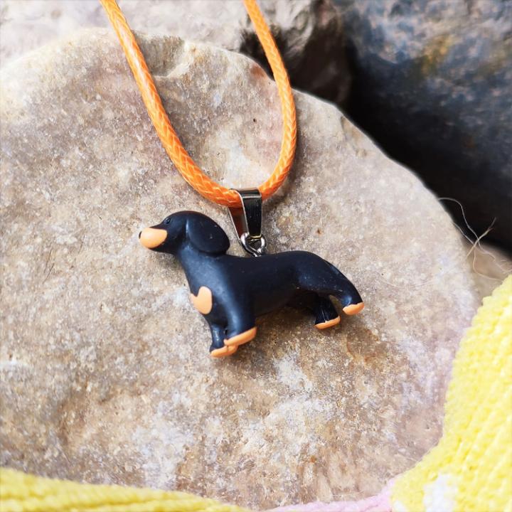 Collier chiens teckel noir kawaii