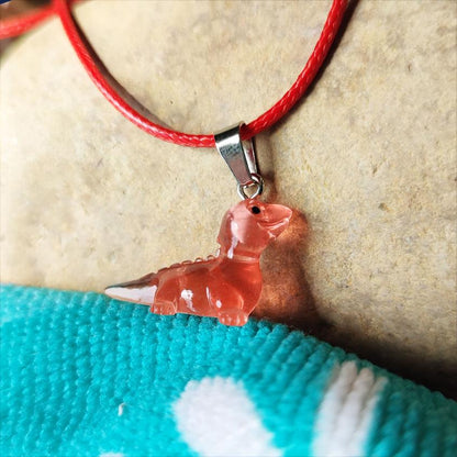 Collier dinosaure rouge fluorescents dans le noir, 6 modèles différents vue 2