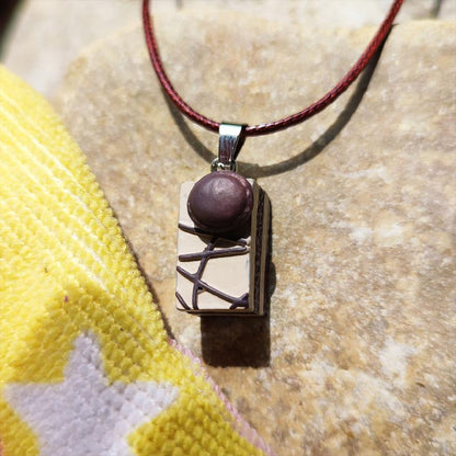 collier part de gâteau chocolat  macaron chocolat vue 2