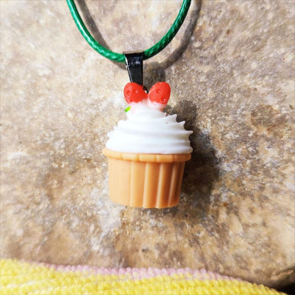 collier cupcake fraise