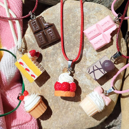 vue d'ensemble de tous les colliers en forme de gateau