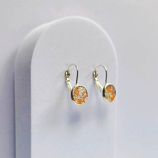Boucles d’oreilles rondes corail avec paillettes d’argent
