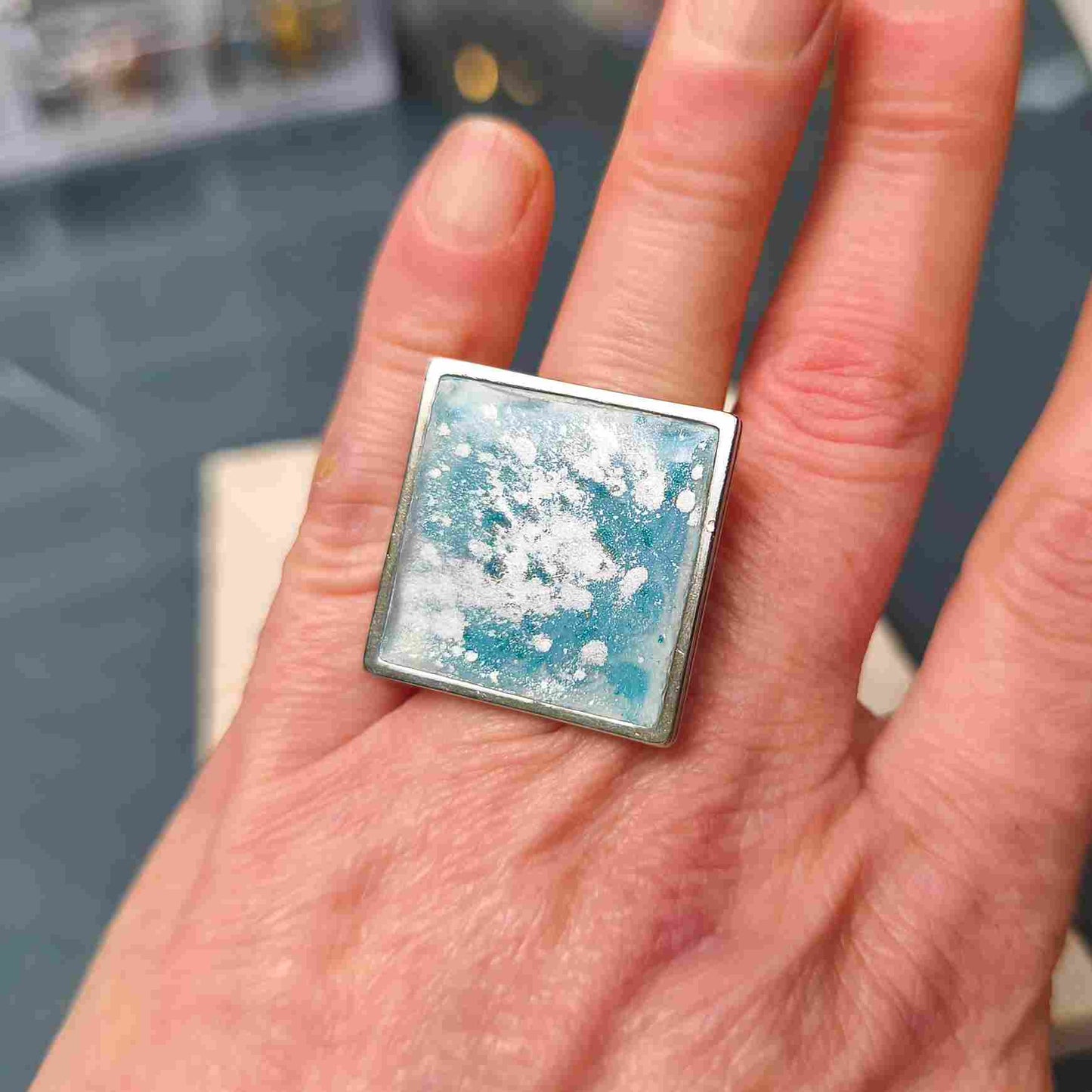 Bague carrée 25 mm bleu givré et argent - grand modèle