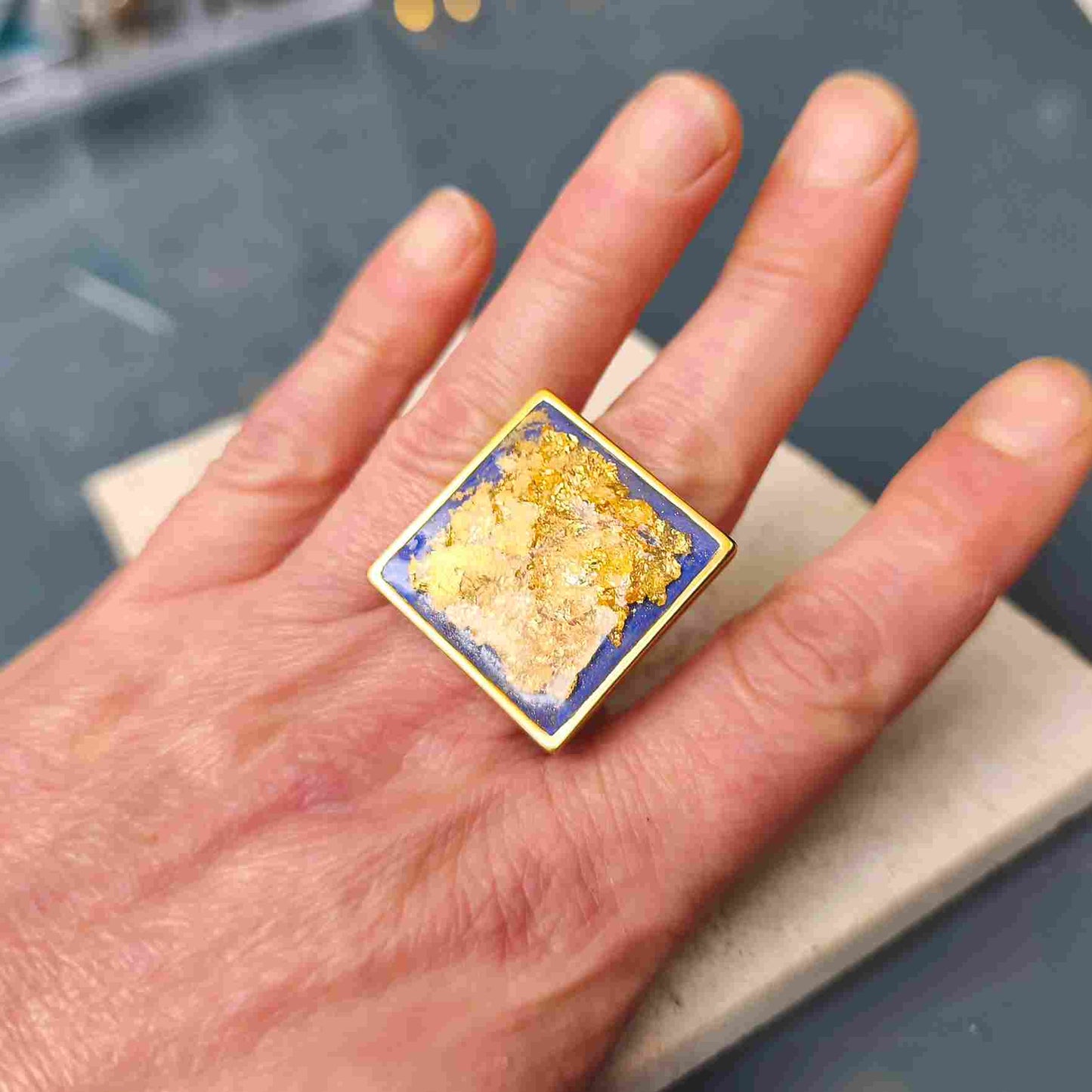 vue portée 2 bague bleu outremer feuille or
