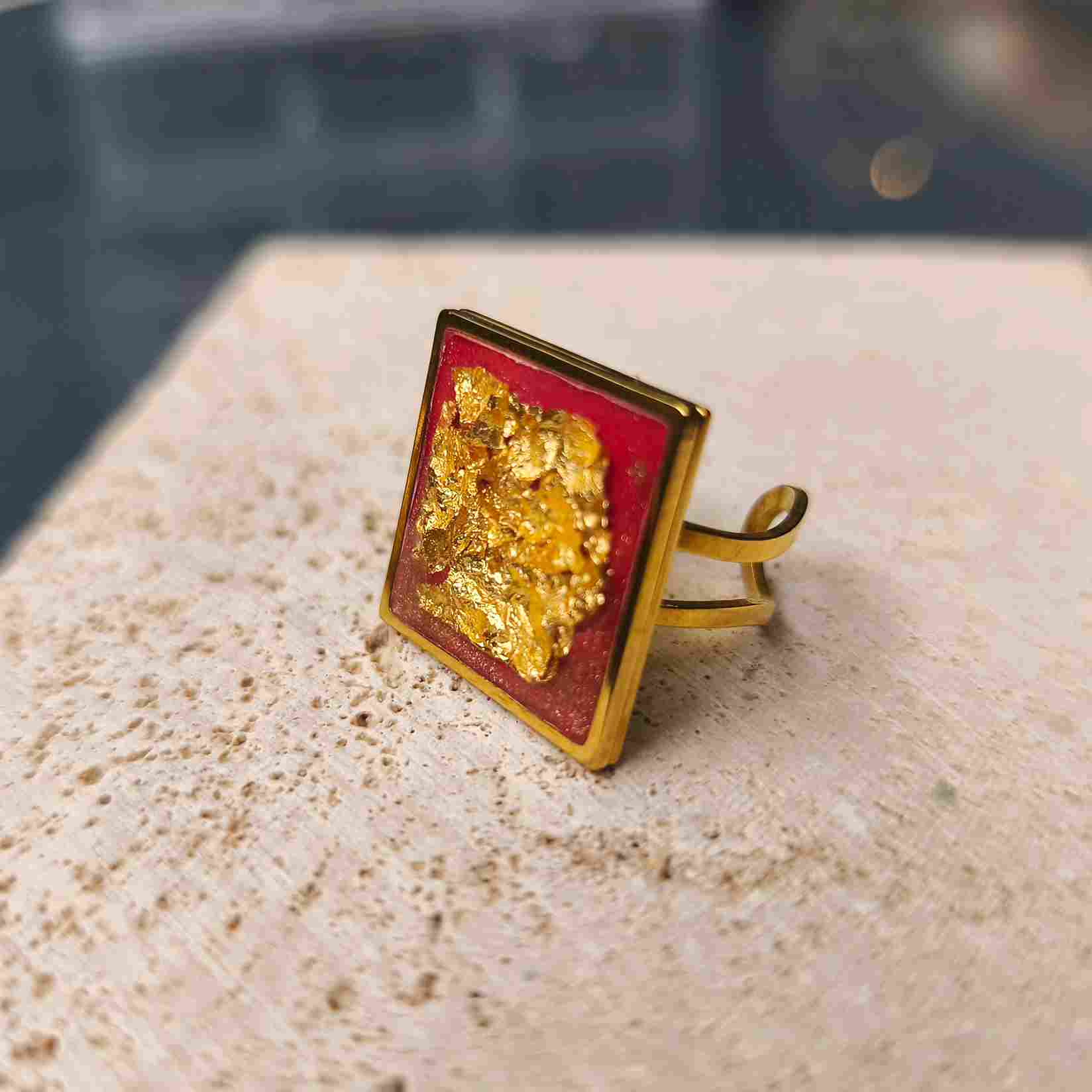 Bijou artisanal grand format rouge flamboyant et feuille d'or