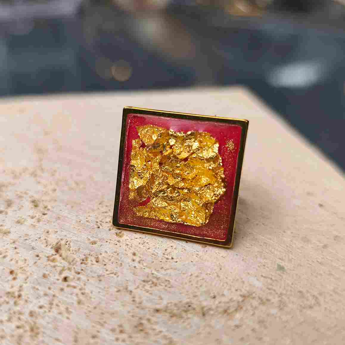 Bague rouge flamme 25 mm décorée de feuille d'or et plaqué or 24K