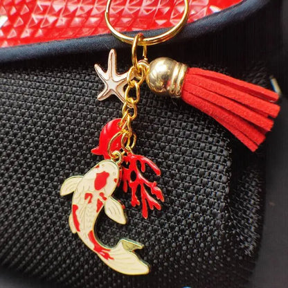 Porte-clé carpe koï rouge sur sac noir
