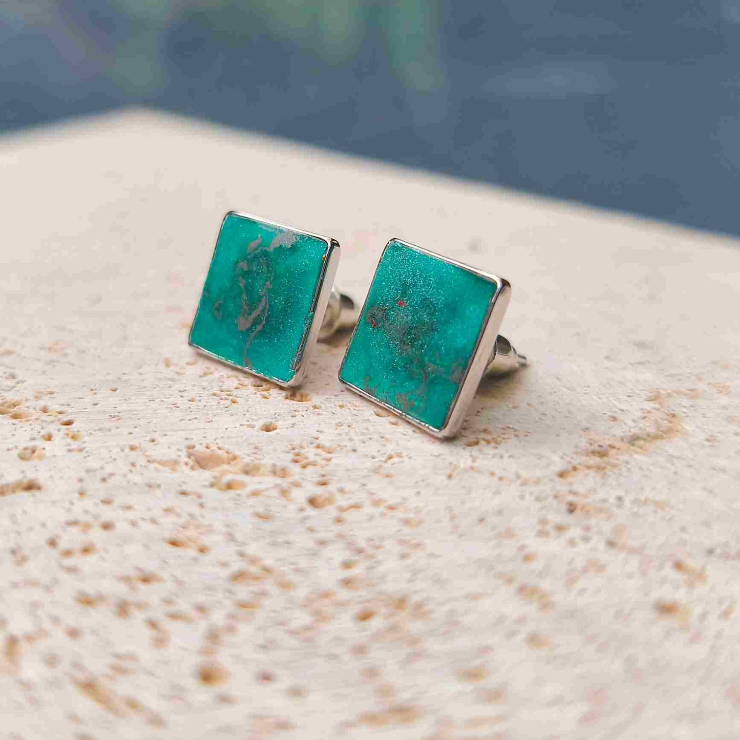 Boucles d’oreilles puces carrées vert émeraude Jade Astral